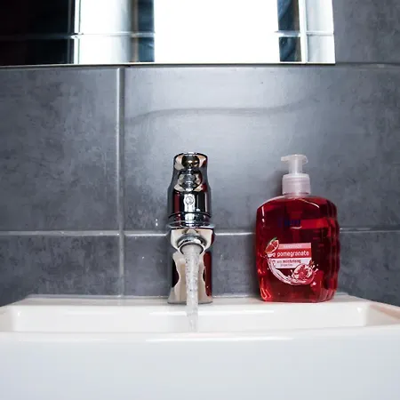 Onefam Amstel Hostel *