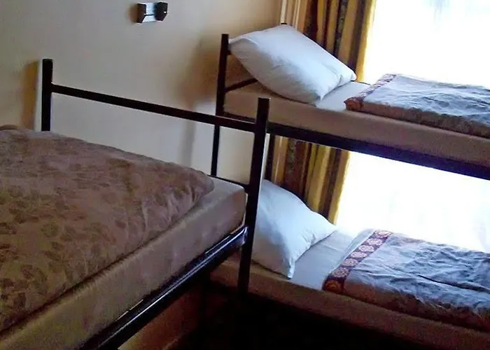 Onefam Amstel Hostal