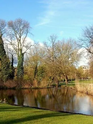 Onefam Amstel Hostal