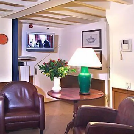 Onefam Amstel Hostal